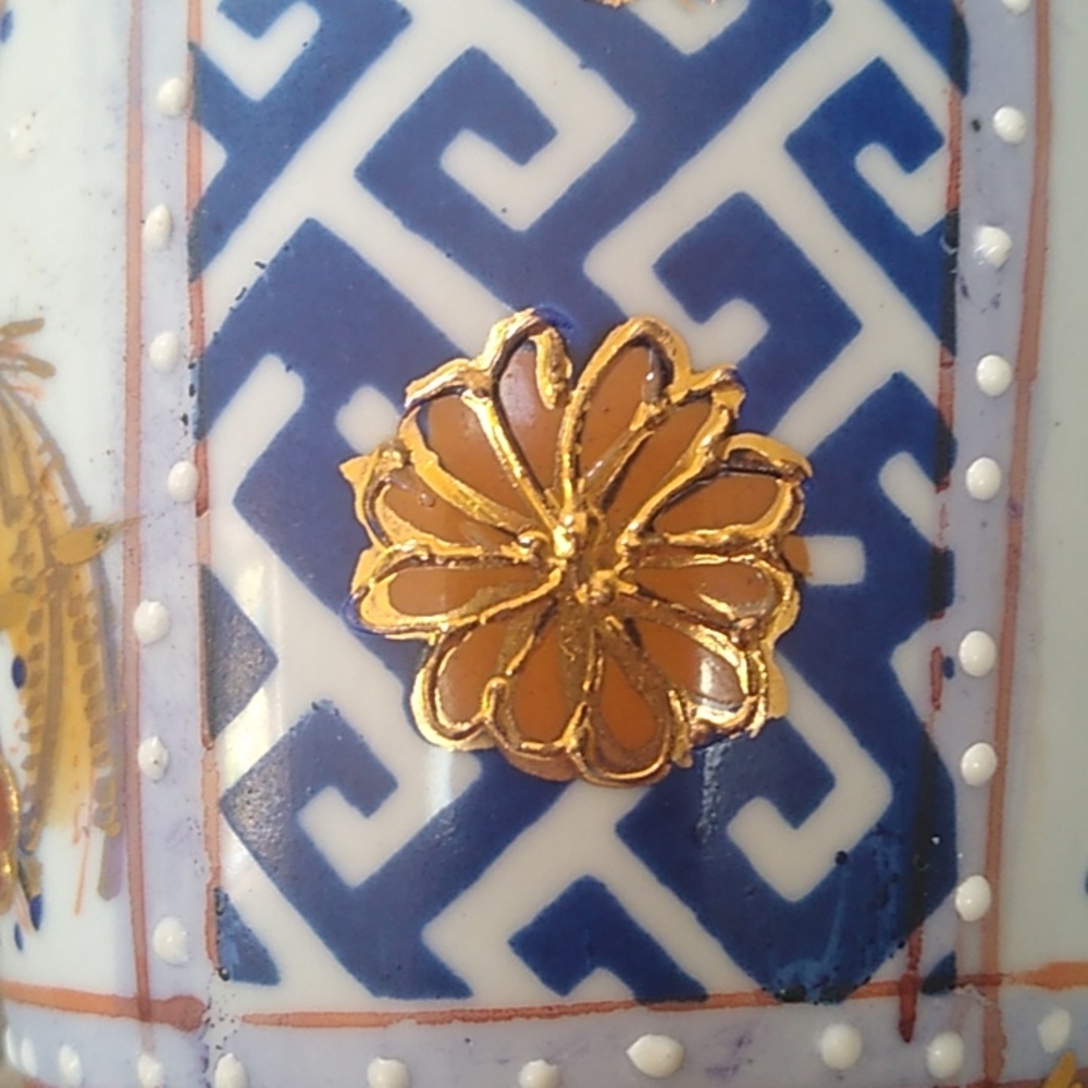 Vintage Chinese Vase close to 7" hand painted beautiful piece no damage - Picture 6 of 8